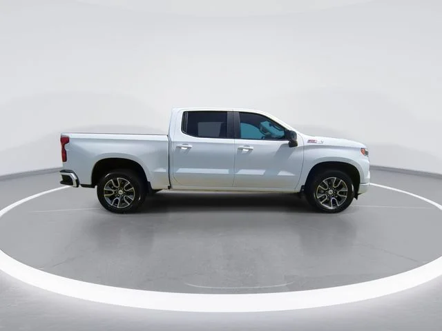 Used 2023 White Chevrolet RST image 9