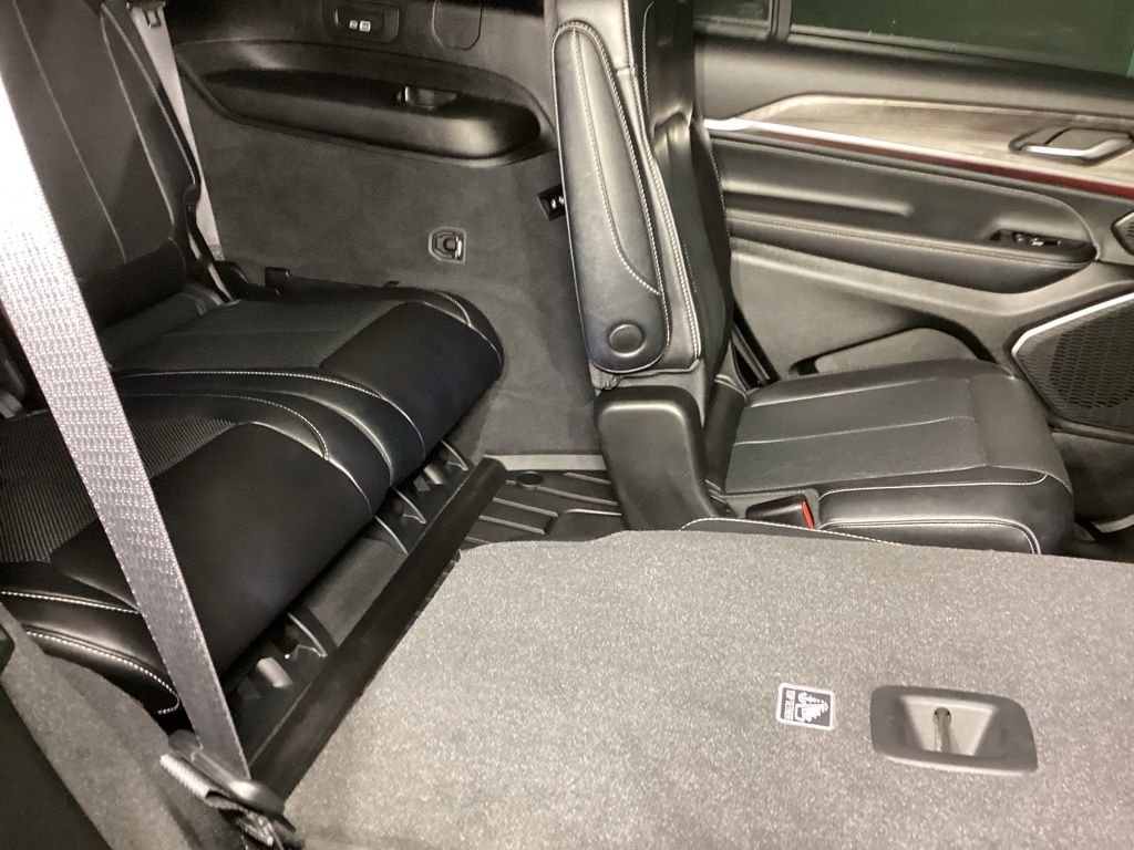 Used 2023 Black Jeep Overland image 6
