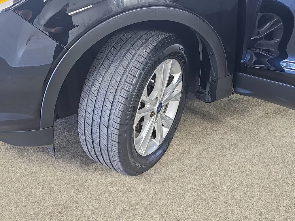 Used 2018 Black Ford SE image 36