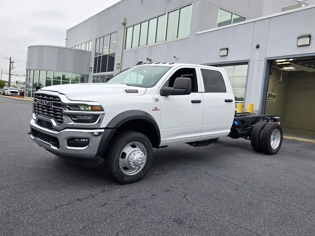 New 2026 Bright White Clear-Coat Exterior Paint RAM Tradesman image 3