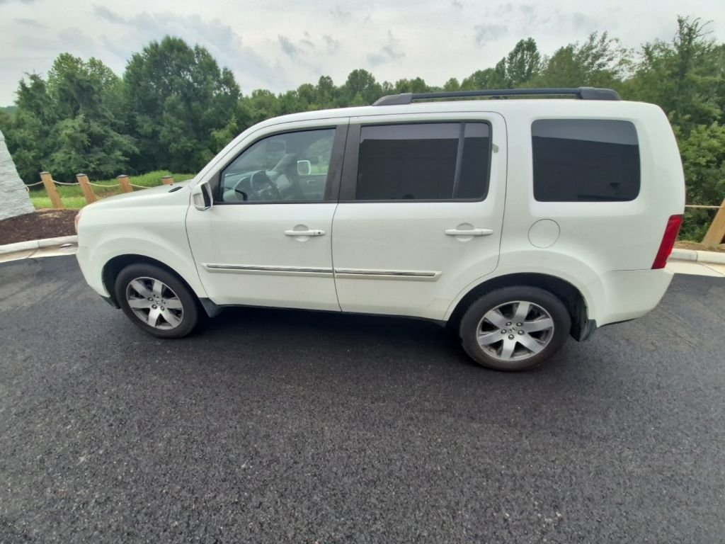 Used 2014 Taffeta White Honda Touring image 4