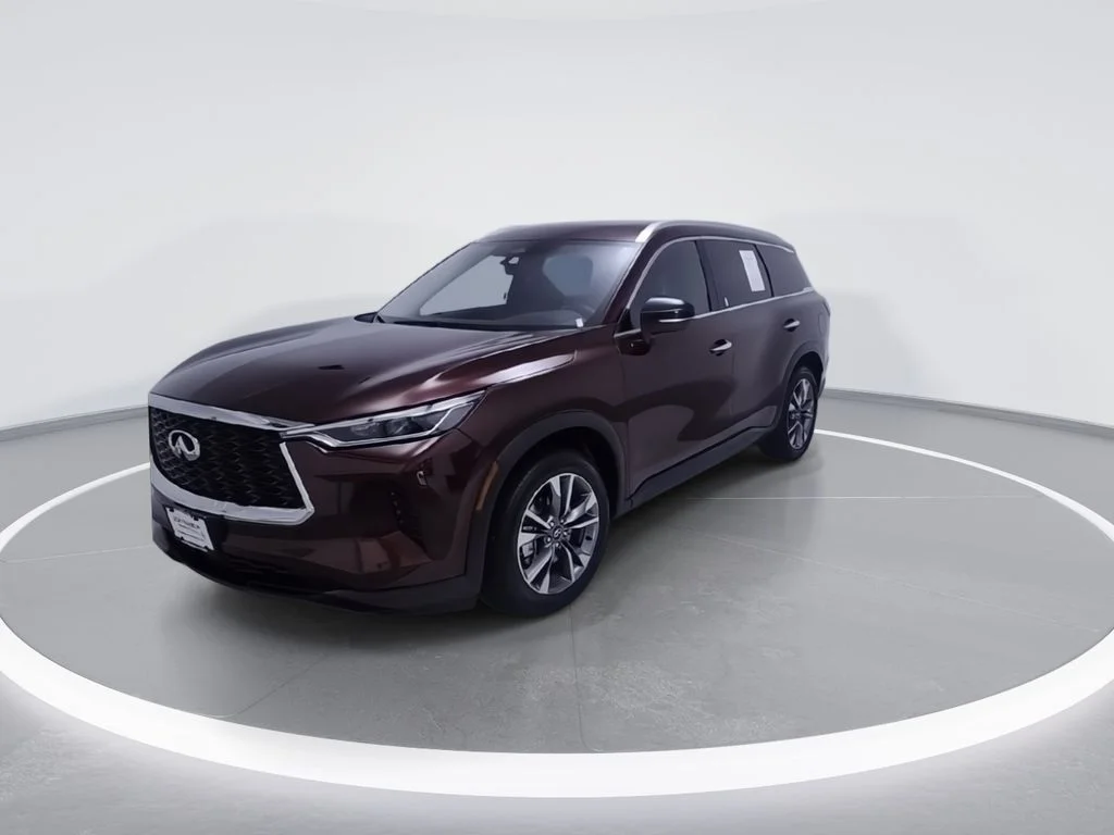 Used 2024 Red INFINITI LUXE image 4