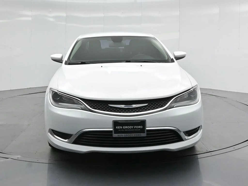 Used 2015 White Chrysler Limited image 20