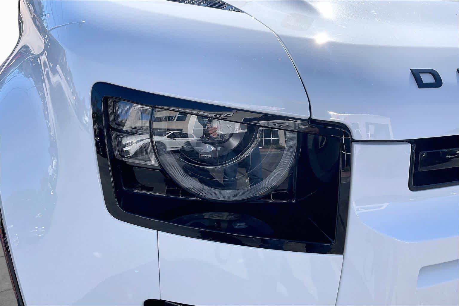 Used 2025 Fuji White Land Rover V8 image 25