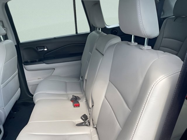 Used 2017 Crystal Black Pearl Honda Touring image 18