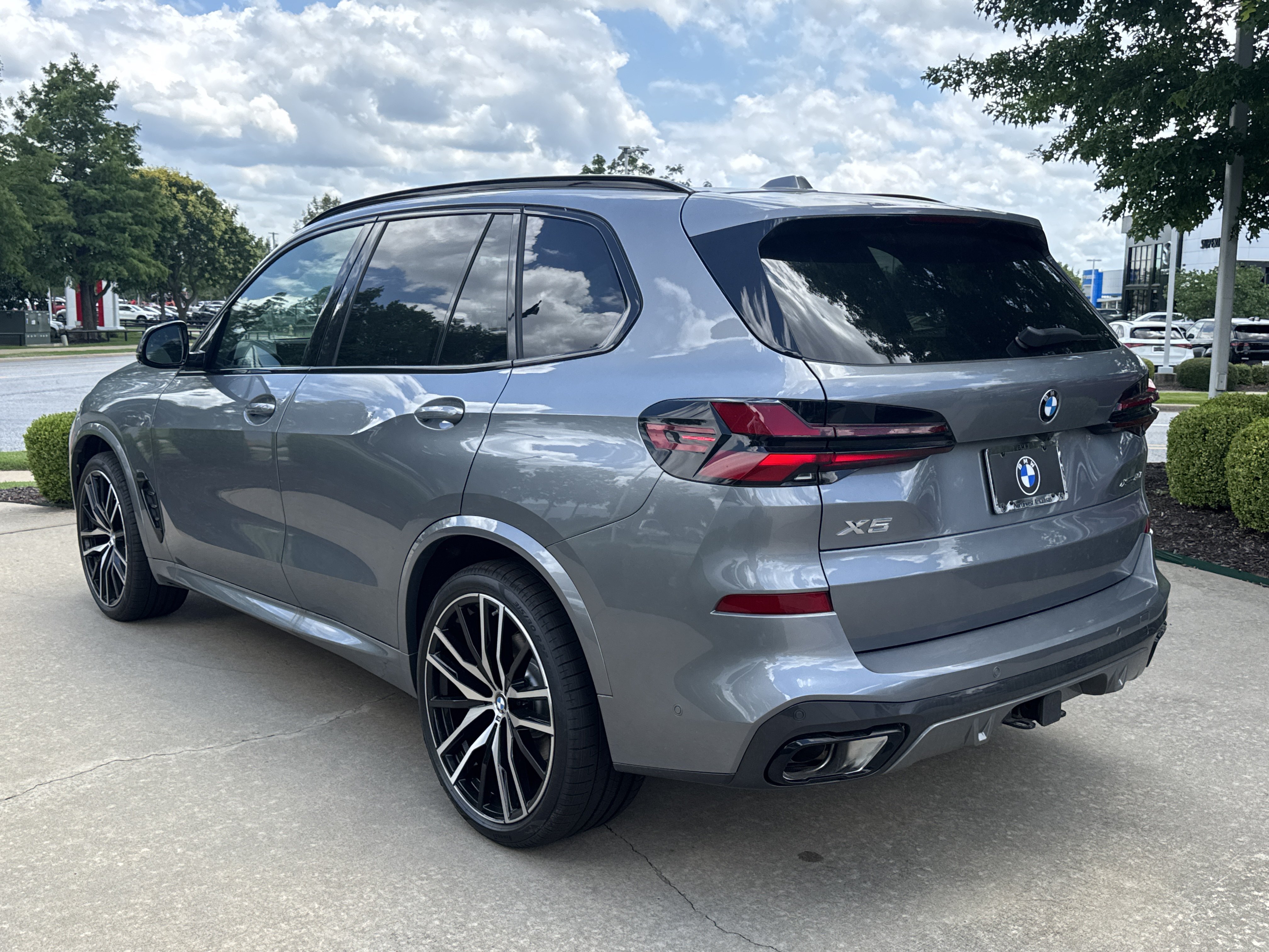 New 2026 SKYSCRAPER GREY BMW xDrive40i image 3