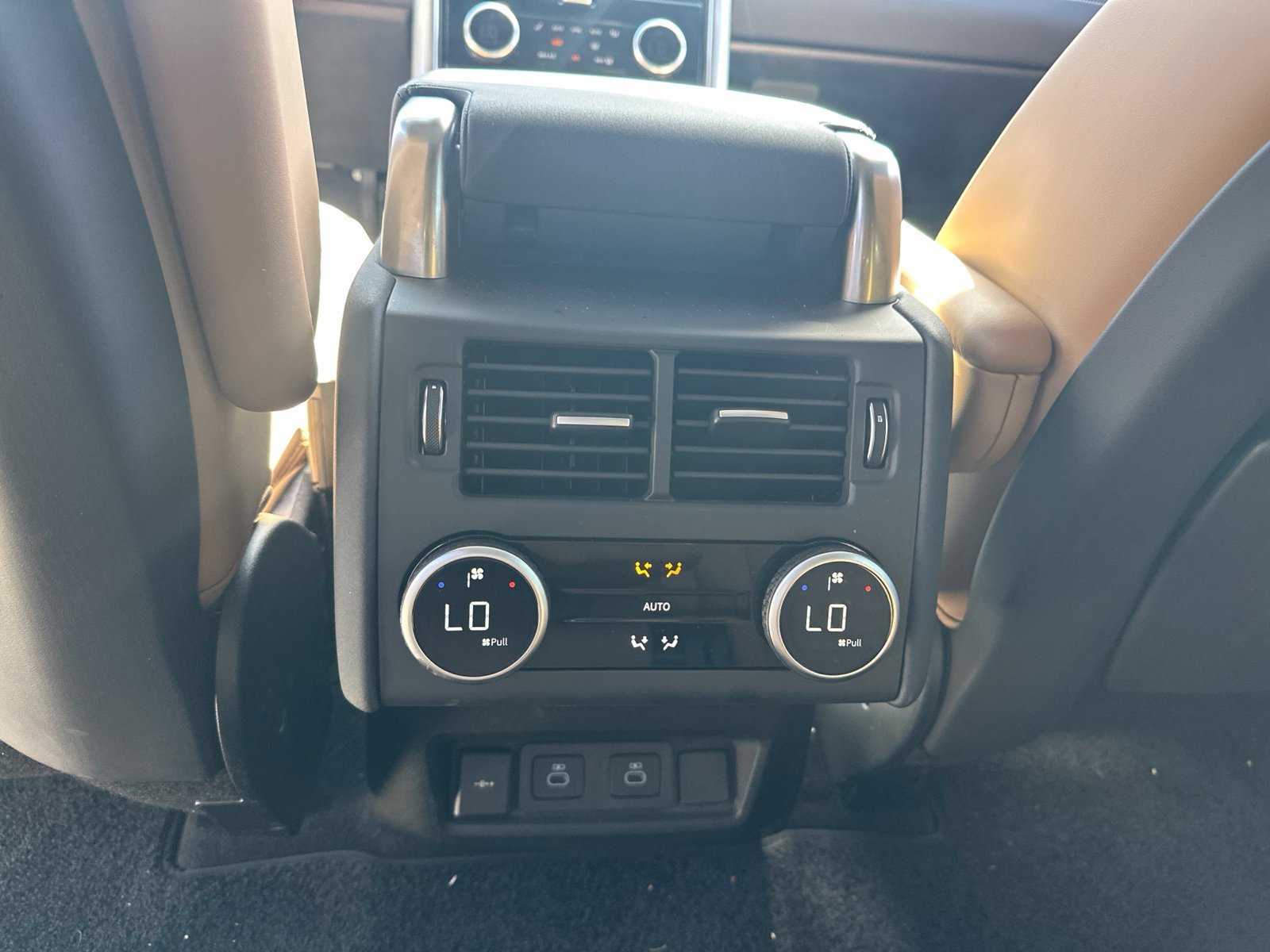 Used 2026 Fuji White Land Rover Dynamic SE image 11