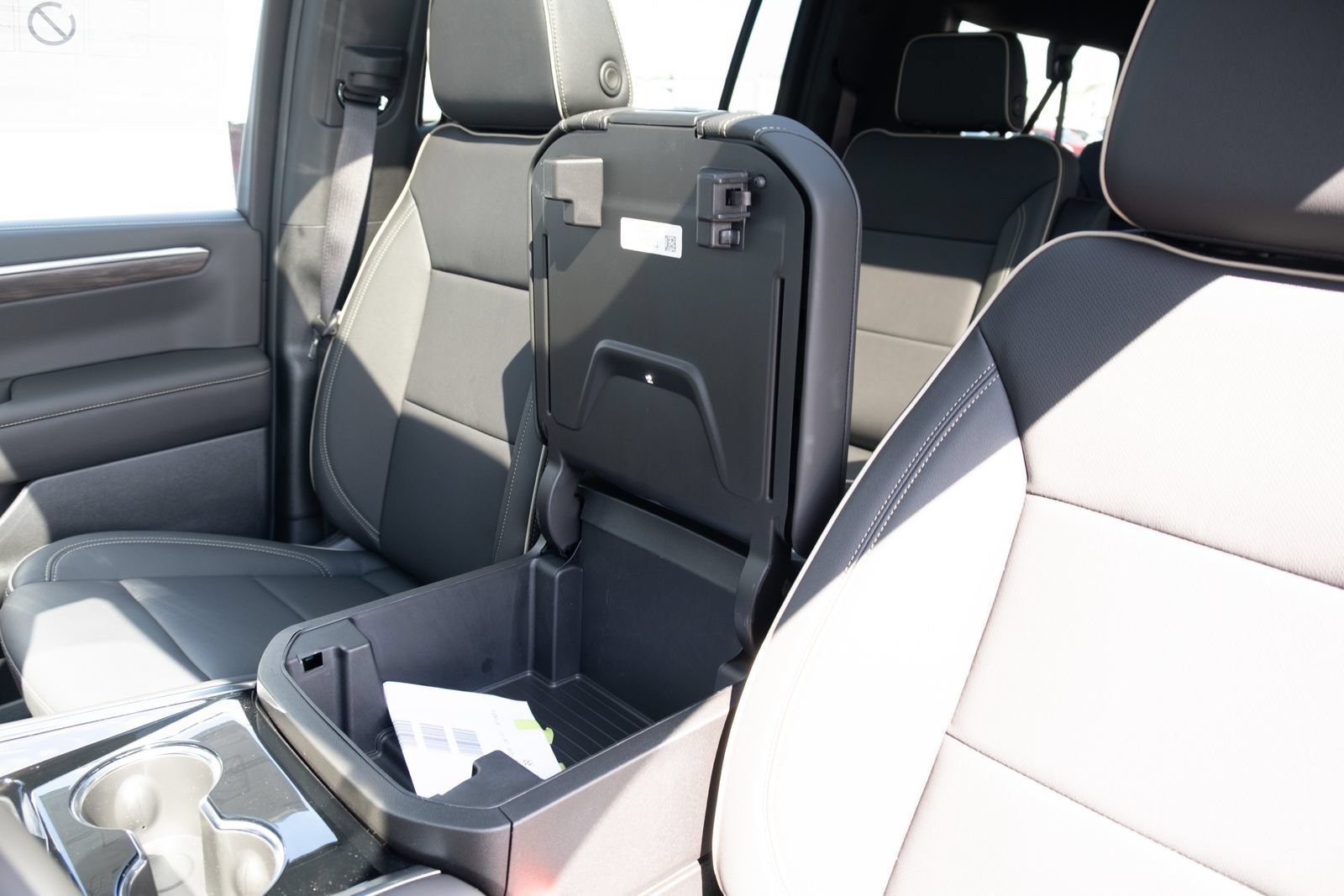 2026 Chevrolet Suburban Premier - Photo 8