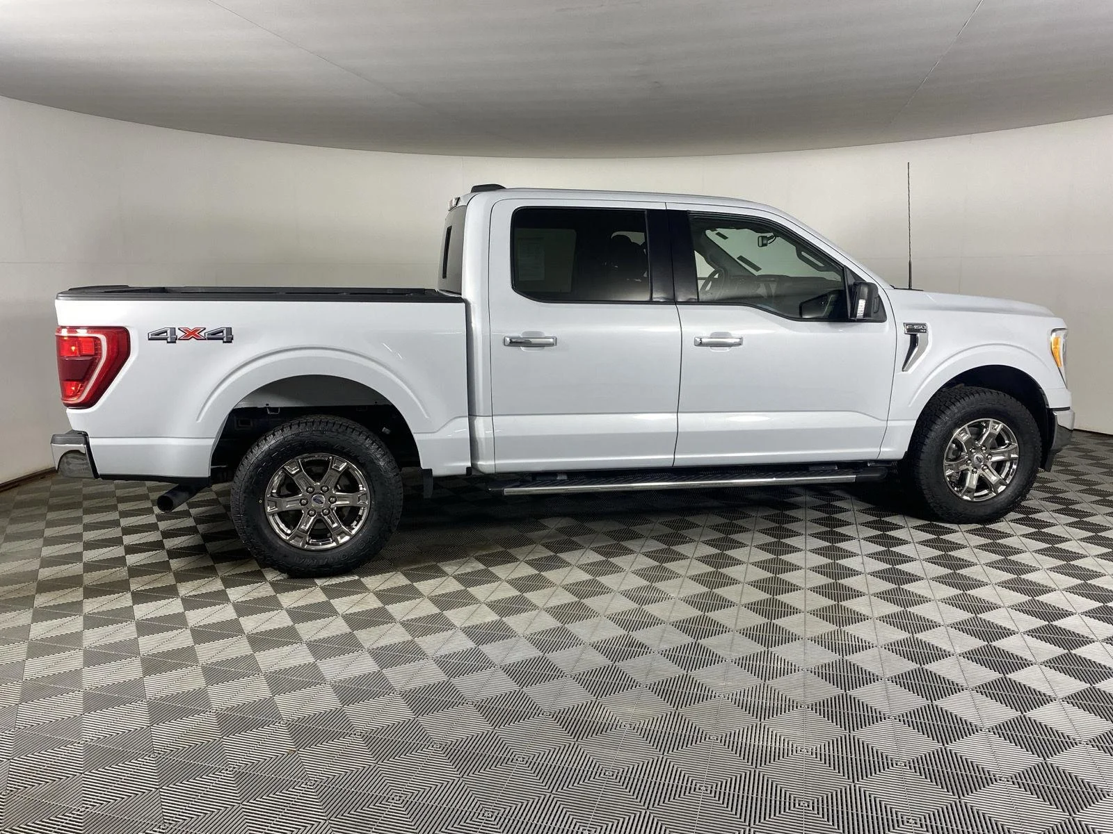 Used 2021 Space White Ford XLT image 18
