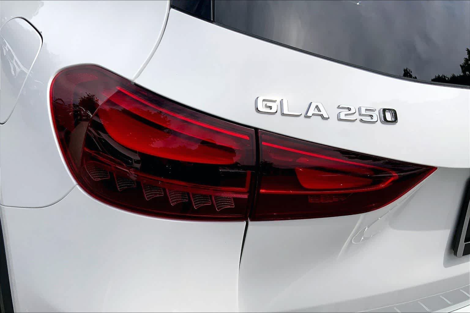 New 2026 Polar White Mercedes-Benz GLA 250 image 18