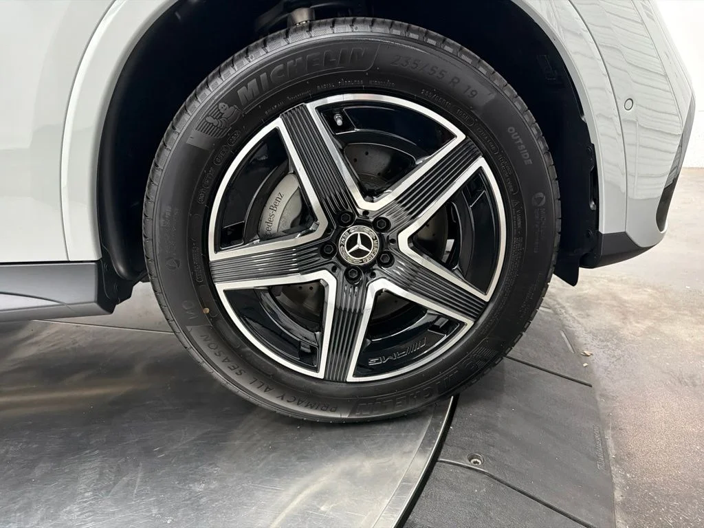New 2027 White Mercedes-Benz GLC 300 image 9