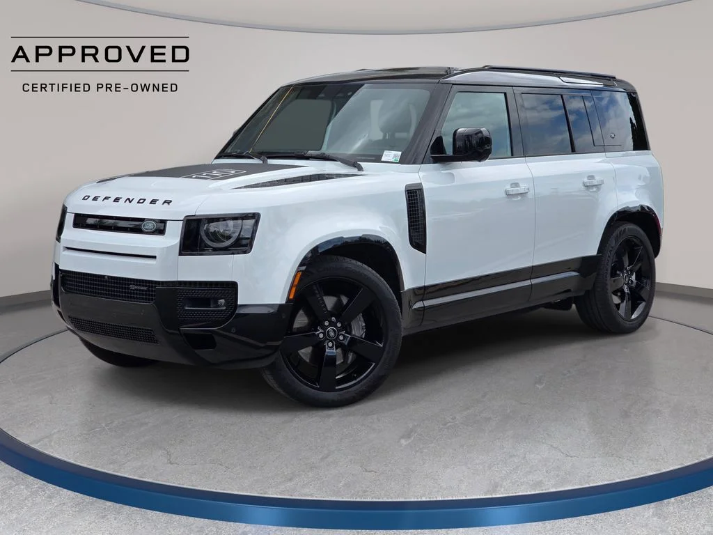 Used 2023 Fuji White Land Rover X-Dynamic SE image 1