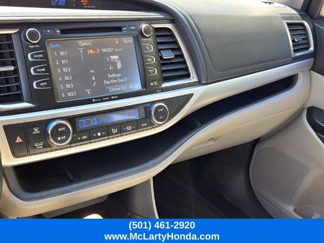 Used 2018 Blizzard Pearl Toyota XLE image 27