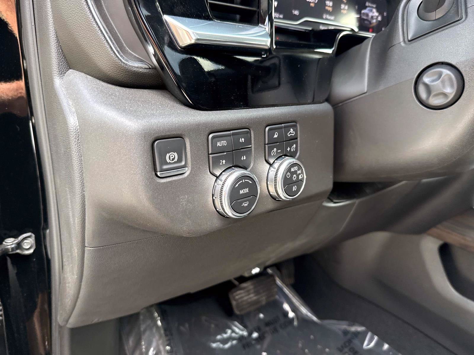 Used 2025 Onyx Black GMC SLT image 21