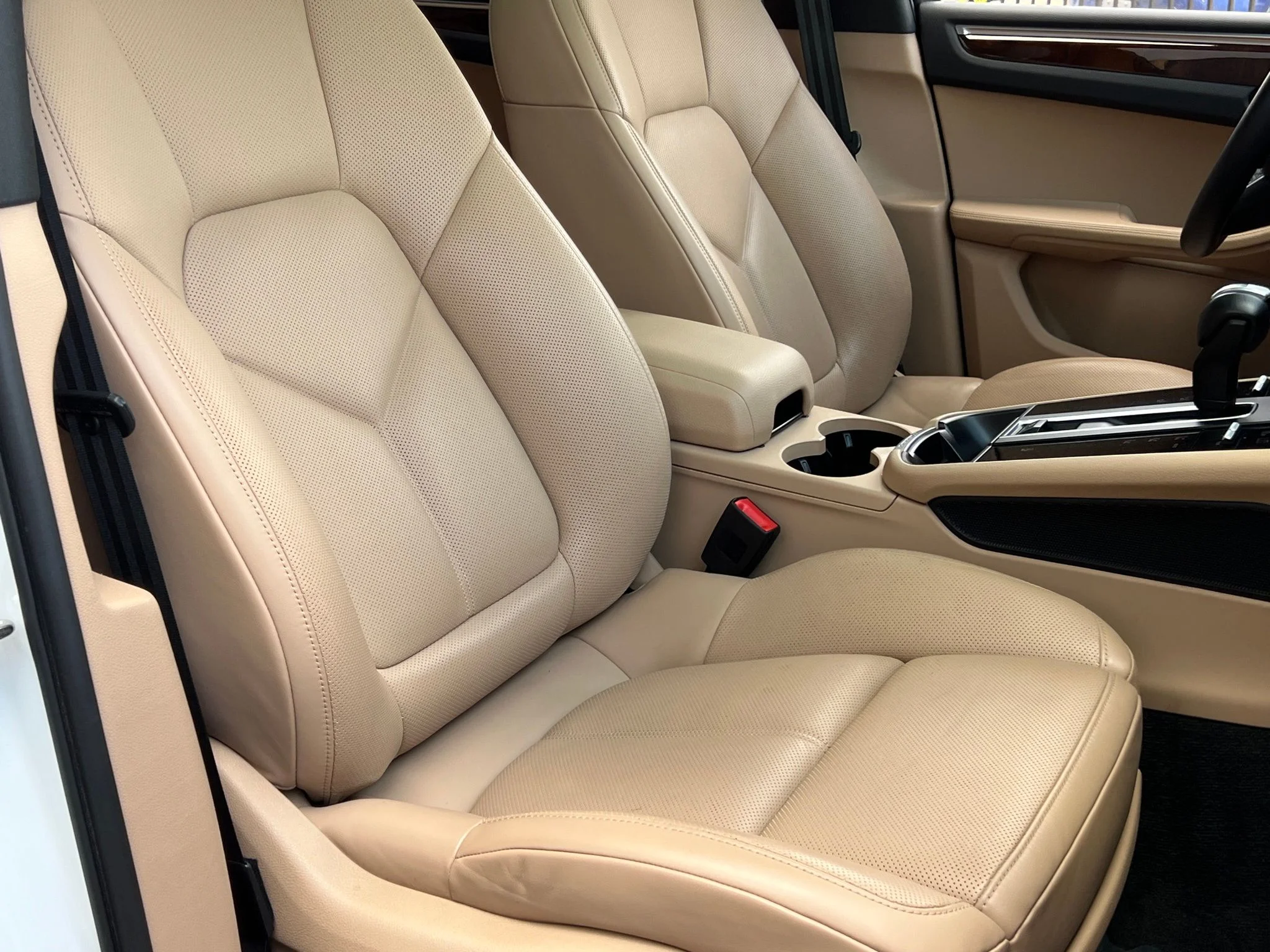 Used 2023 White Porsche Base image 18