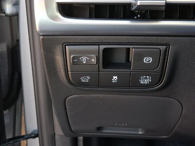 New 2026 Silver Hyundai SEL Convenience image 15