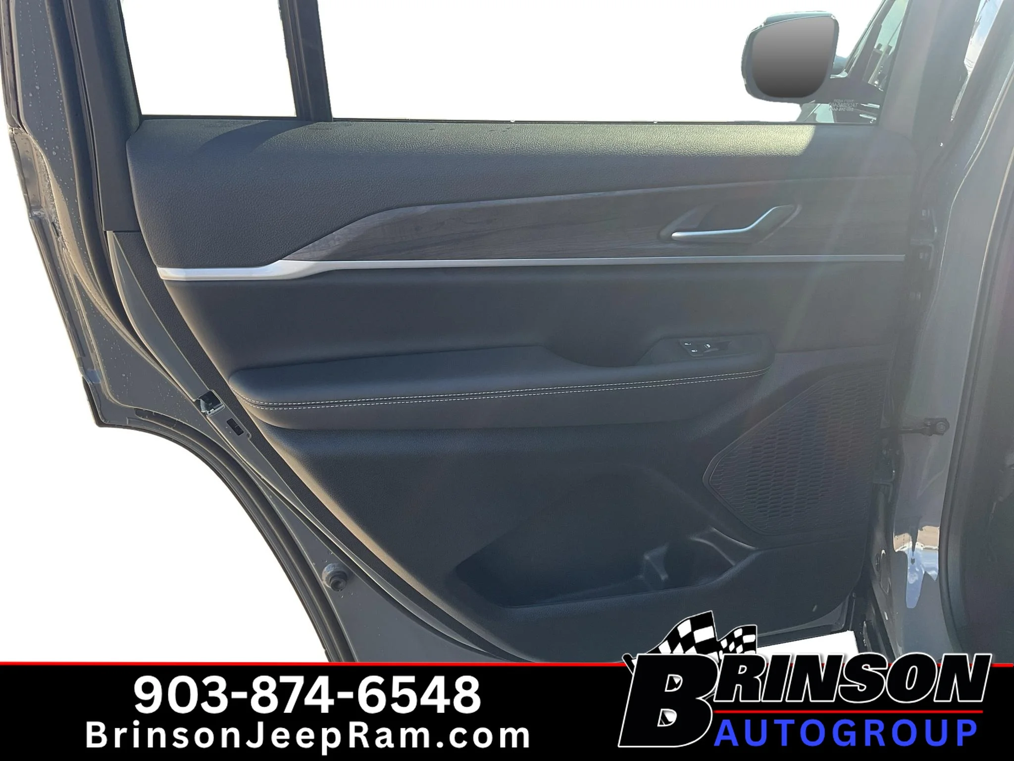 New 2027 Sting-Gray Clearcoat Jeep Laredo Altitude image 7