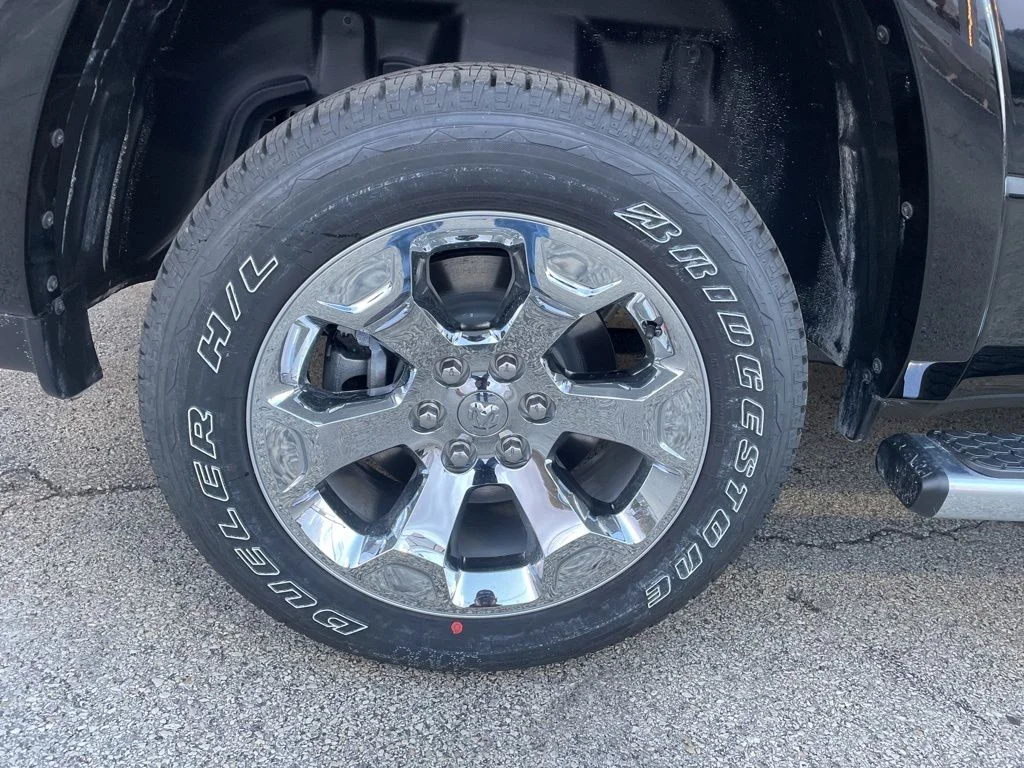 New 2026 Diamond Black Crystal Pearl-Coat Exterior Paint RAM Big Horn/Lone Star image 9