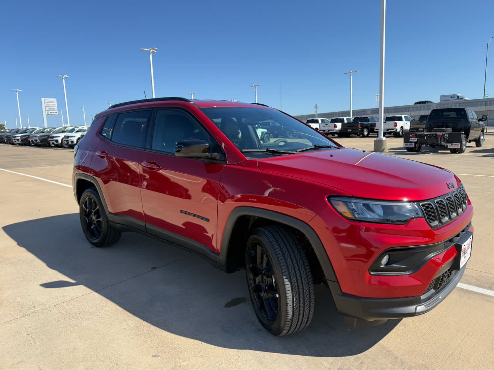 New 2026 Red Hot Pearl-Coat Exterior Paint Jeep Latitude Altitude image 4