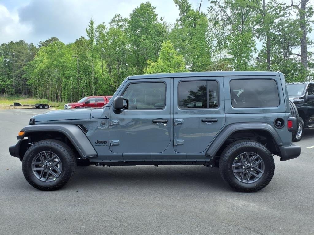 New 2025 Anvil Clear-Coat Exterior Paint Jeep Sport S image 15