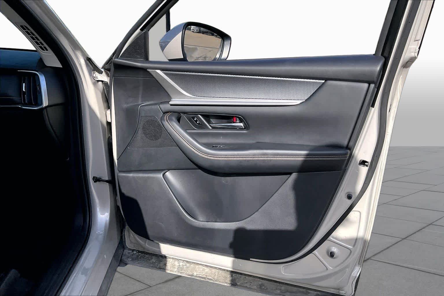 Used 2025 Platinum Quartz Mazda Preferred Package image 22