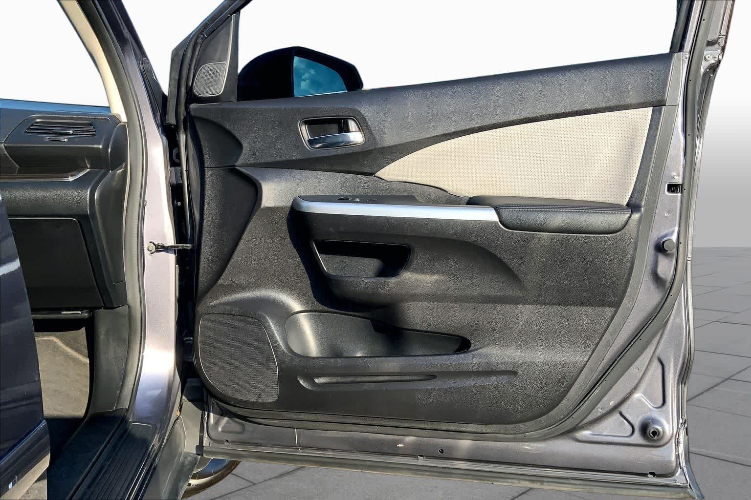 Used 2016 Modern Steel Metallic Honda Touring image 21