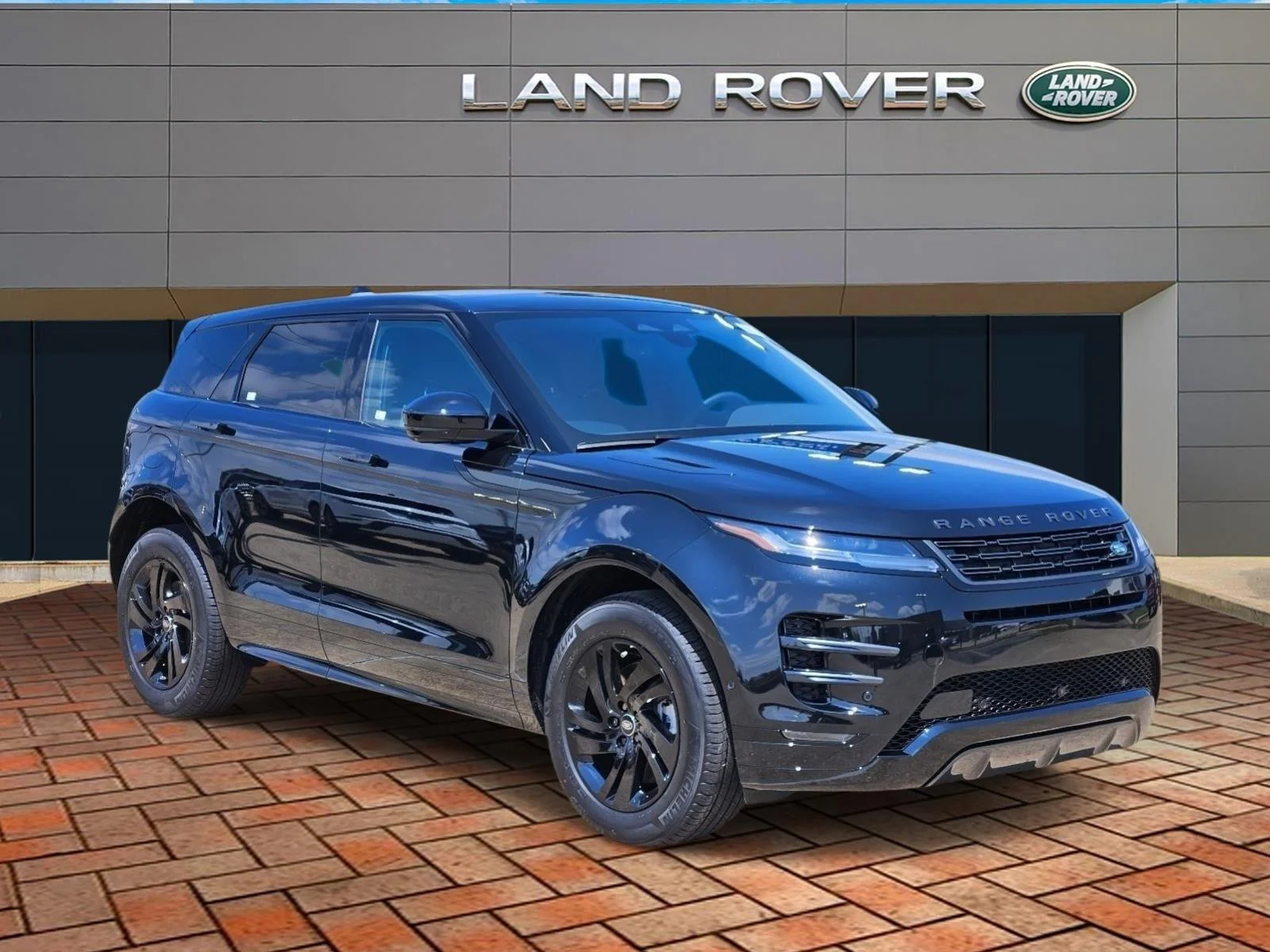 2026 Land Rover Range Rover Evoque Dynamic SE's photo