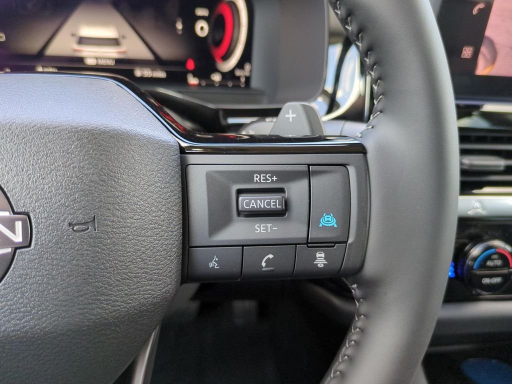 New 2026 Boulder Gray Pearl / Super Black Two-tone Nissan Platinum image 21