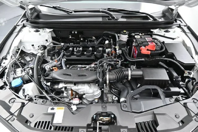 Used 2026 White Honda SE image 28
