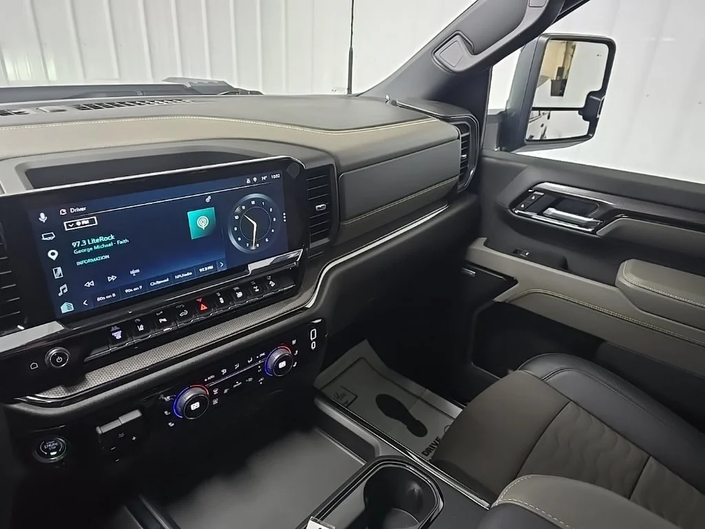 Used 2025 Gray Chevrolet ZR2 image 30