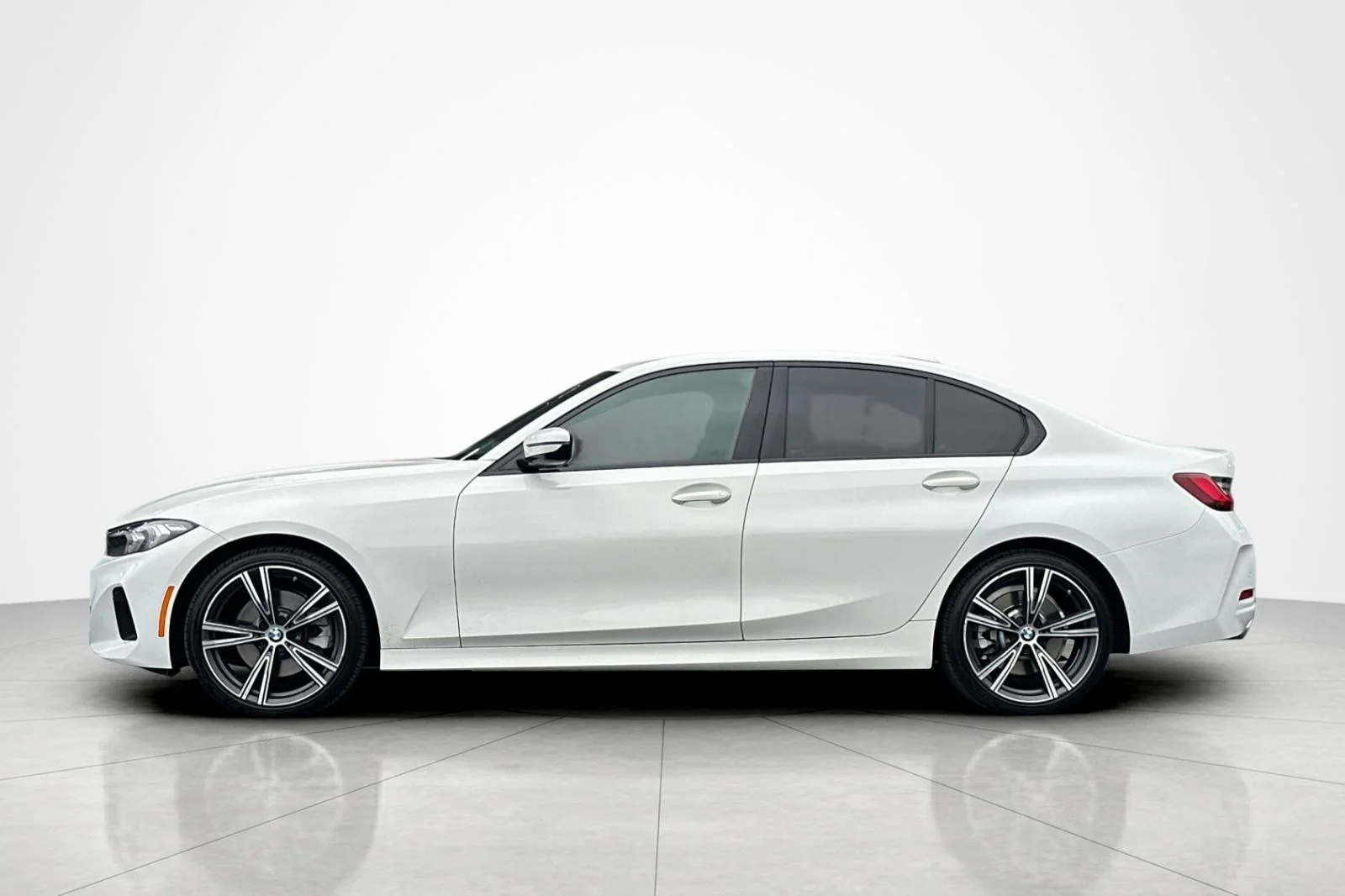 Used 2023 Alpine White BMW 330i image 2