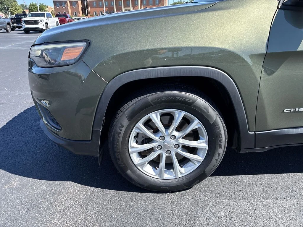 Used 2020 Green Jeep Latitude image 10