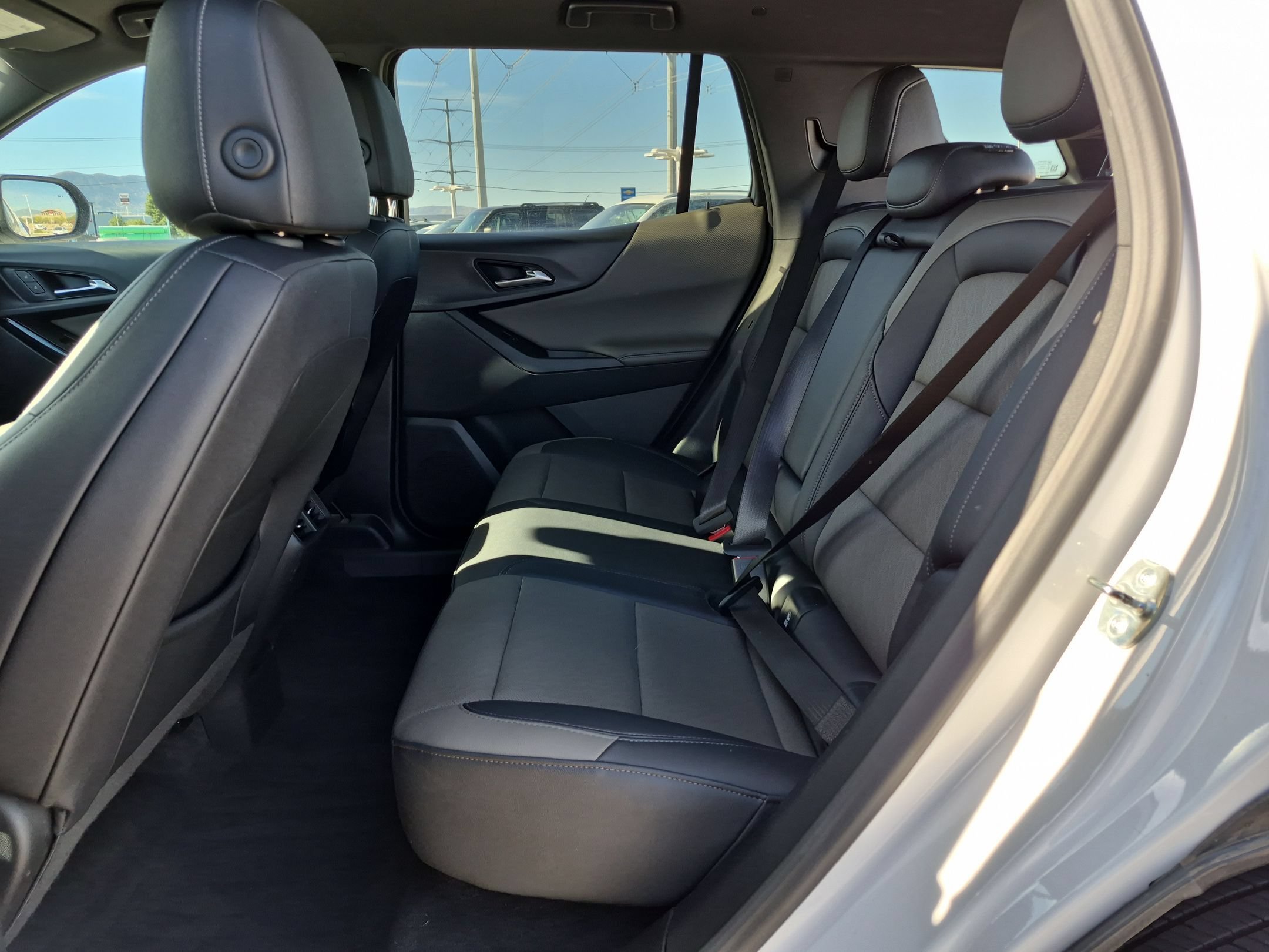 Used 2025 Summit White Chevrolet AWD LT image 27