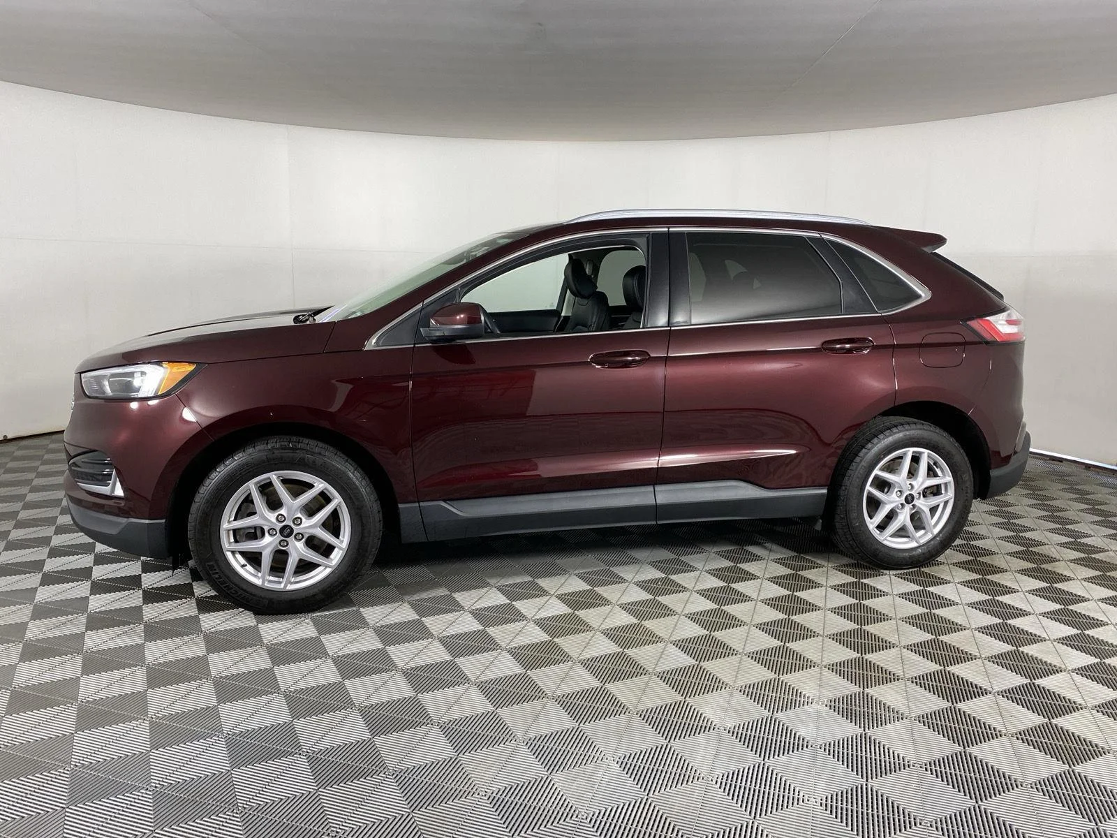 Used 2024 Burgundy Velvet Metallic Tinted Clearcoat Ford SEL image 7