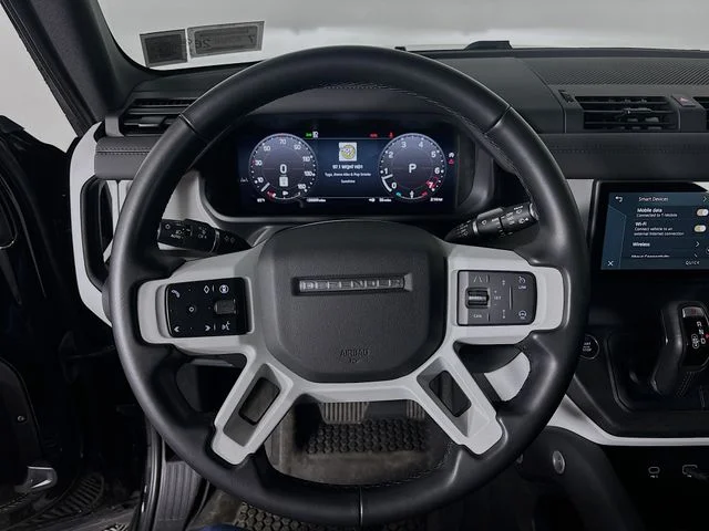 Used 2024  Land Rover S image 12