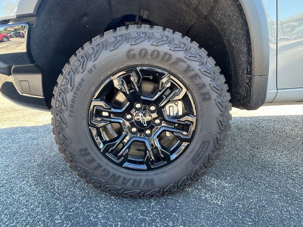 2025 Chevrolet Silverado 1500 ZR2 - Photo 10