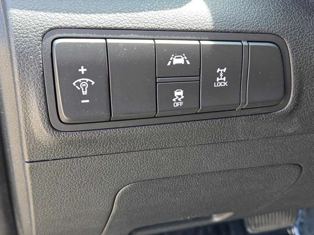 Used 2020 Gray Hyundai SE image 21