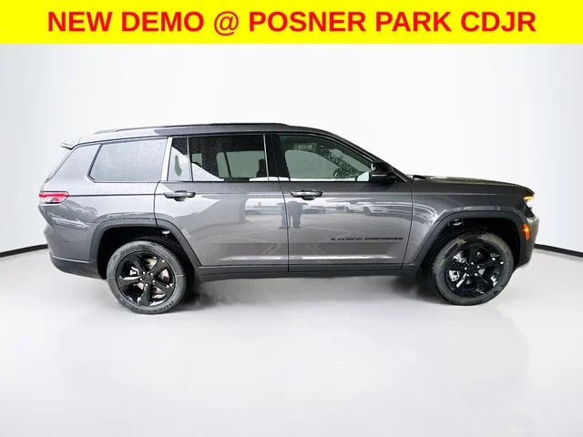 New 2025 Baltic Gray Metallic Clear-Coat Exterior Paint Jeep Altitude X image 4