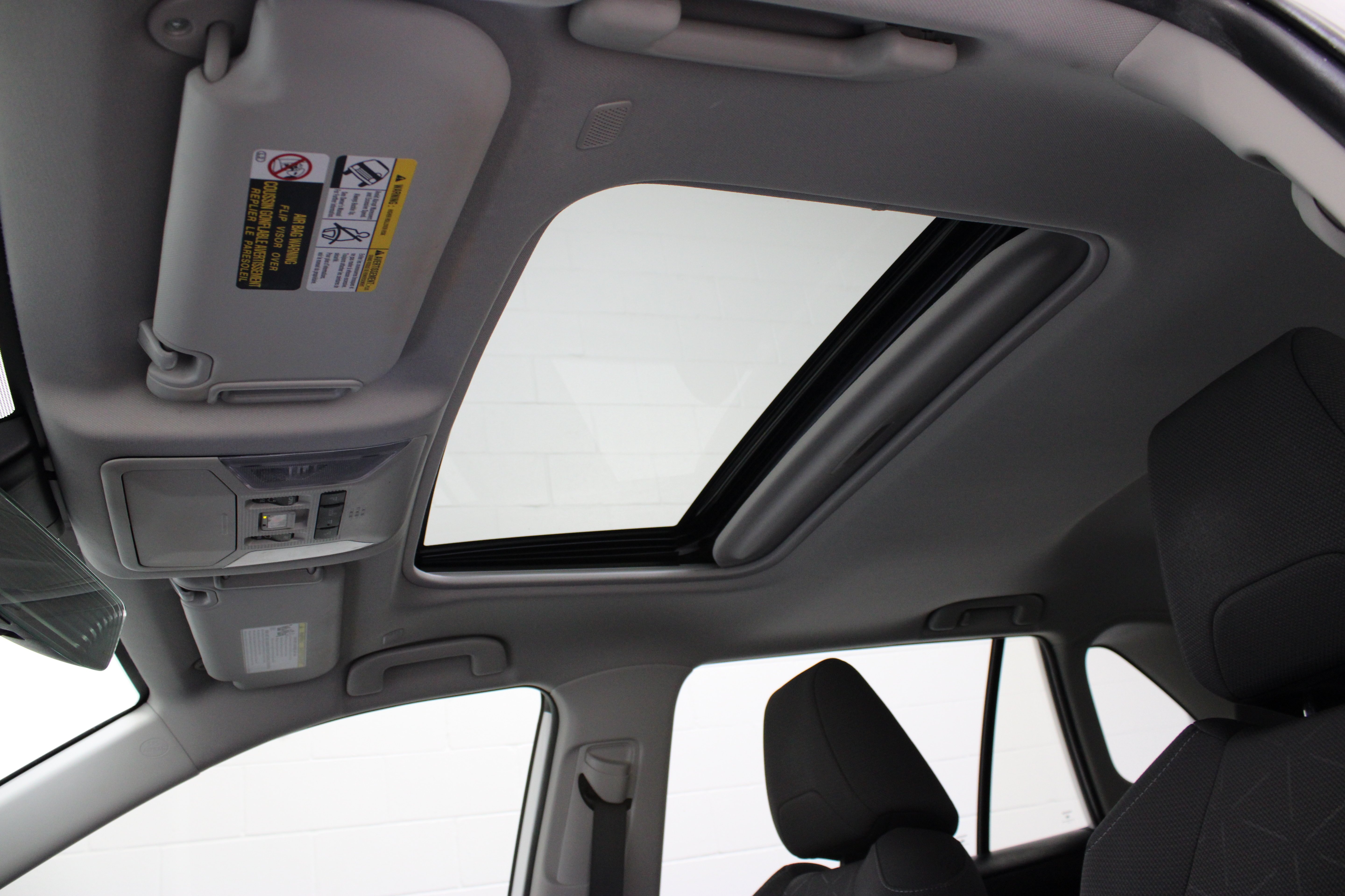 Used 2024 Ice Cap Toyota Hybrid XLE 2.5L image 25