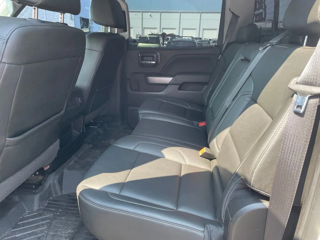 Used 2018 White Chevrolet LT image 4