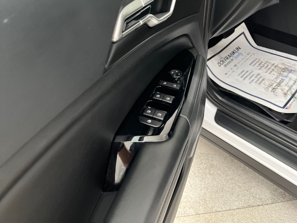 Used 2024 White Kia EX image 10