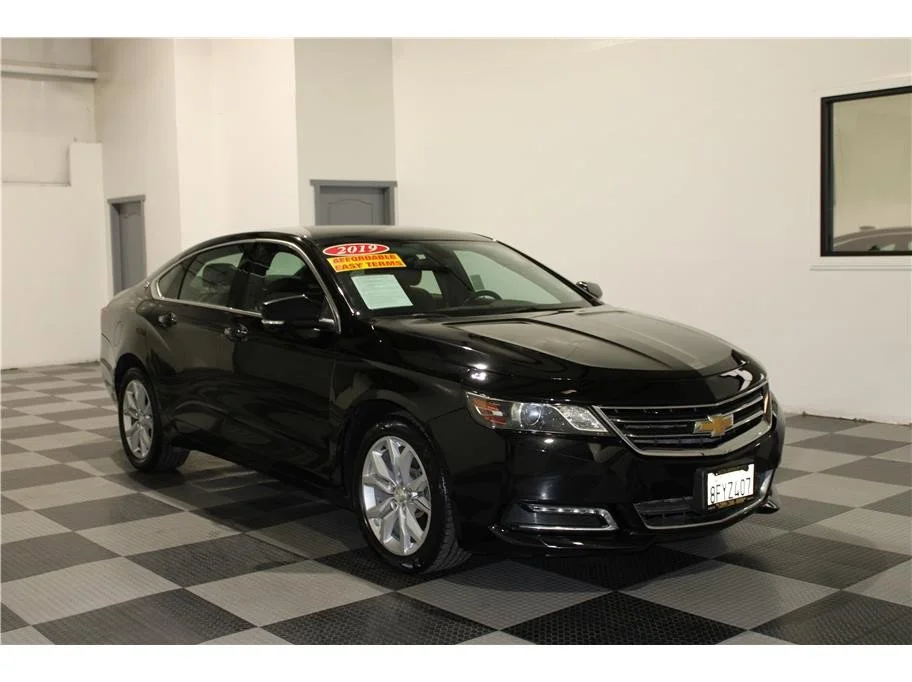 Used 2019 Mosaic Black Metallic Chevrolet LT image 2