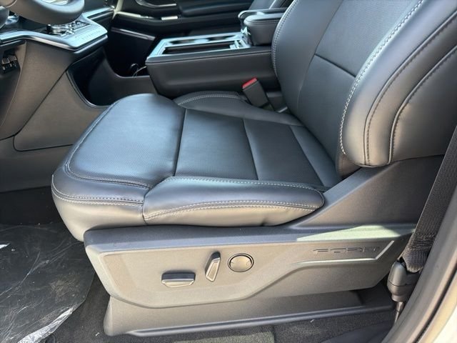 New 2026 Star White Metallic Tri-Coat Ford Platinum® image 15