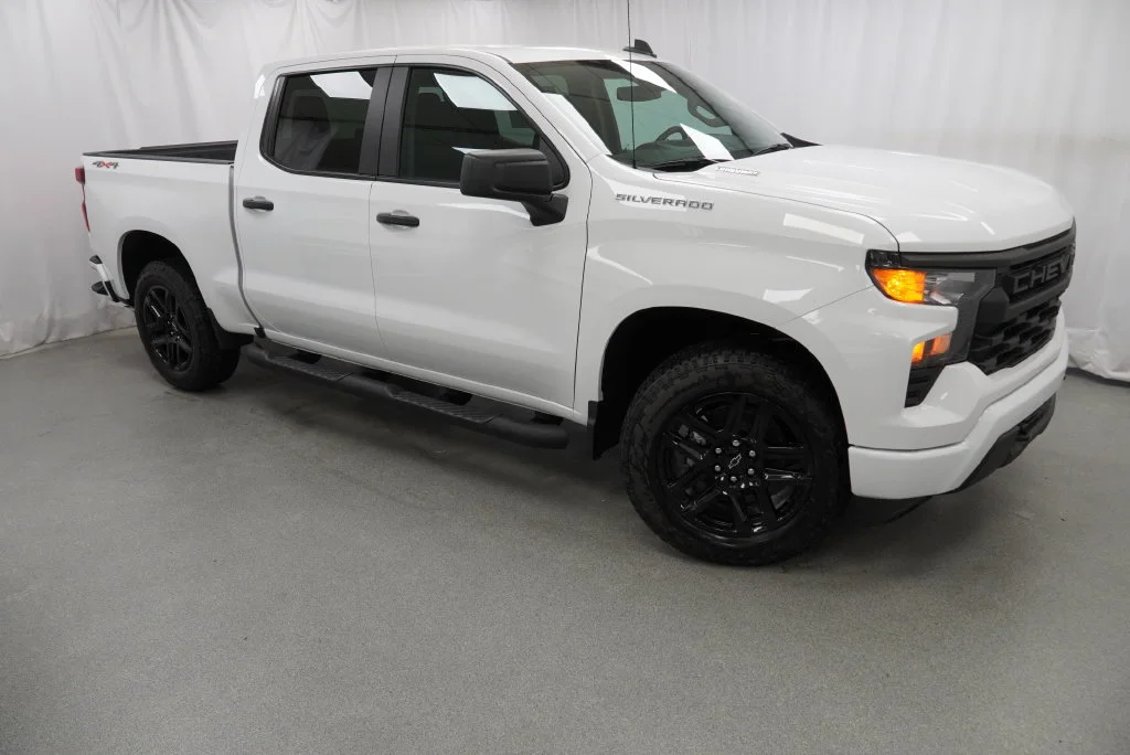 New 2026 Summit White Chevrolet Custom image 5