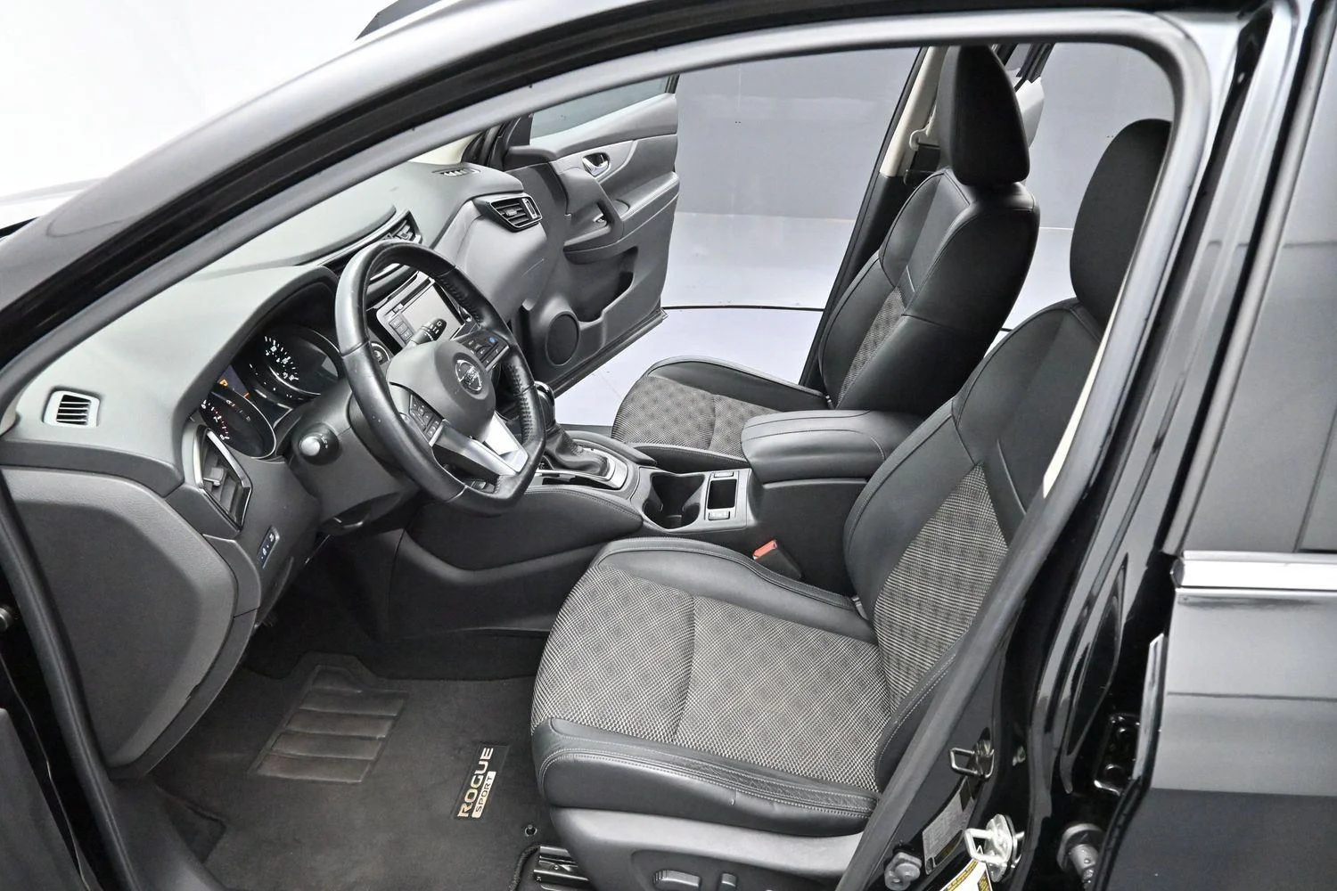 Used 2020 Magnetic Black Pearl Nissan SV image 13