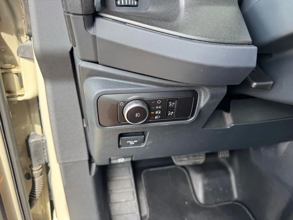Used 2025 Beige Ford Badlands image 24