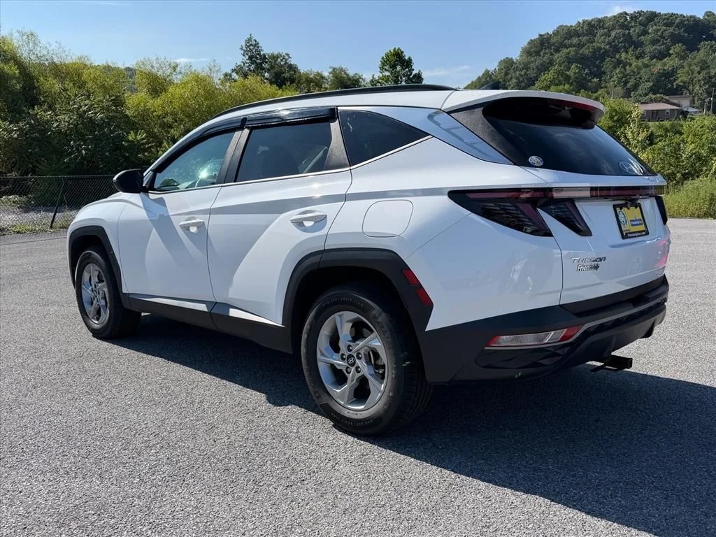 Used 2023 White Hyundai SEL image 5