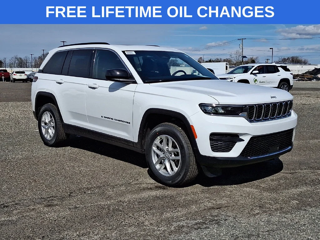 New 2026 Bright White Clear-Coat Exterior Paint Jeep Laredo X image 1