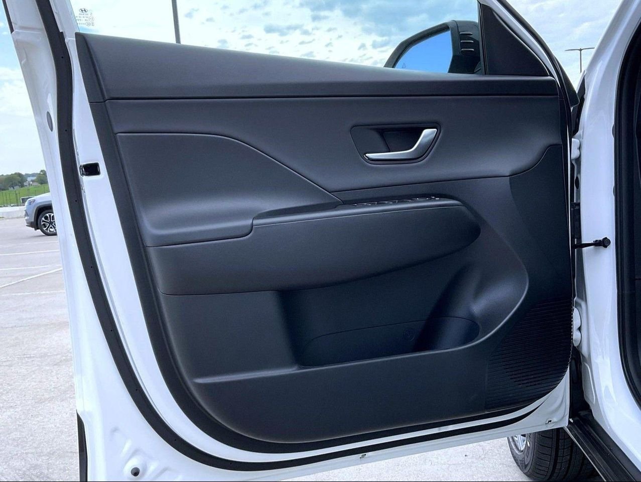 New 2026 White Hyundai SEL Premium image 9