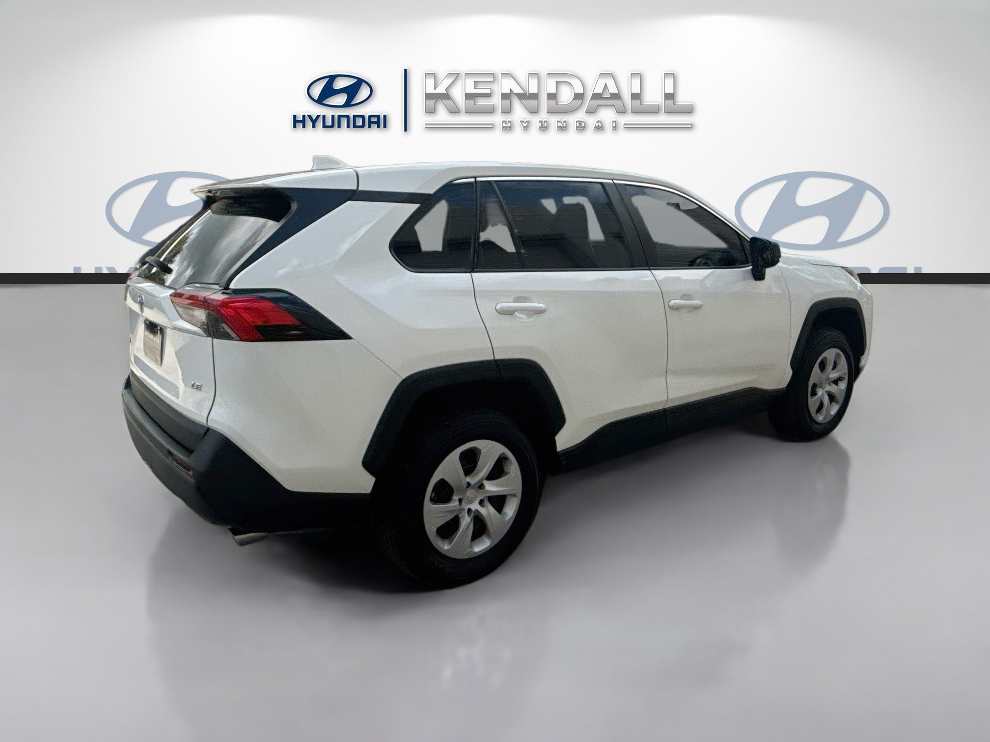 Used 2025 Ice Toyota LE image 6